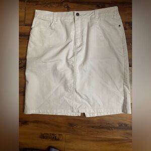 Basic Edition White Large Jean Skirt